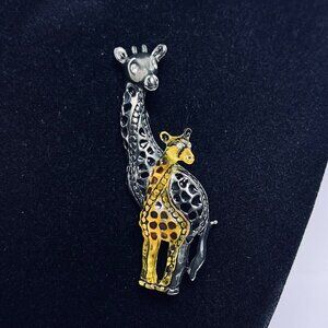 Vintage Silver Tone With Yellow Lucite Mother And Baby Giraffe Brooch (5847)
